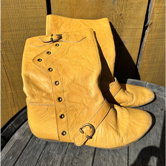 Size 8M-MIA brand well loved mustard color boots. Leather upper 💛See photos - Picture 2 of 8